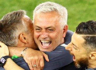 esultanza Mourinho con la Roma