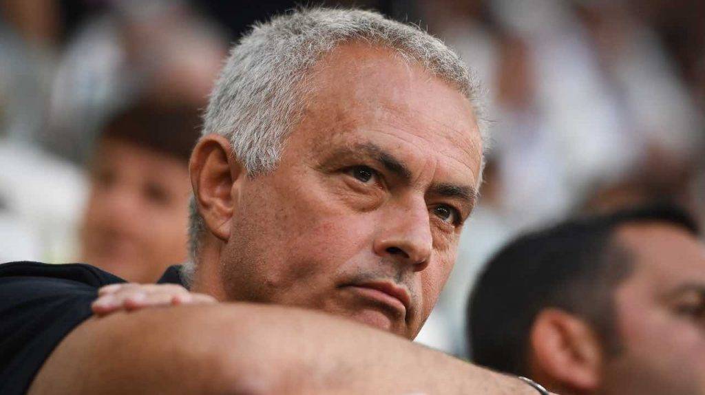 Roma, Mourinho osserva