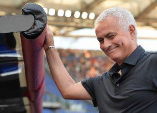 Roma, Mourinho sorride