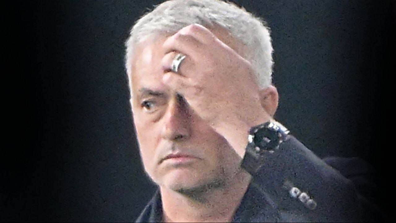 Mourinho pensieroso