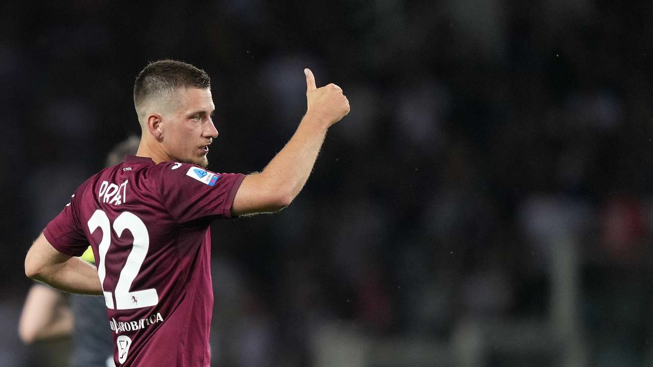 Praet fa segno dell'ok Torino