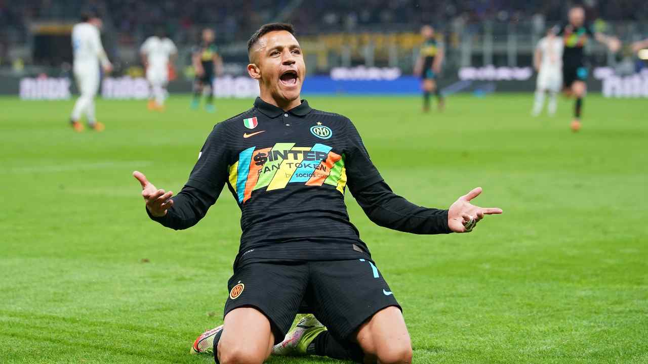 Sanchez esulta dopo il gol Inter