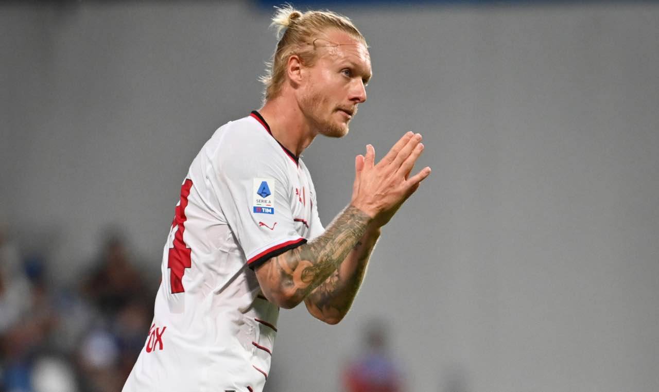 Kjaer saluta i tifosi