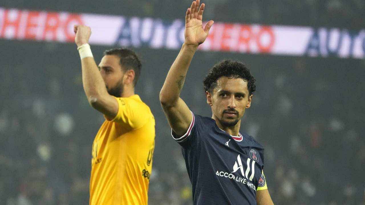 Marquinhos e Donnarumma salutano i tifosi