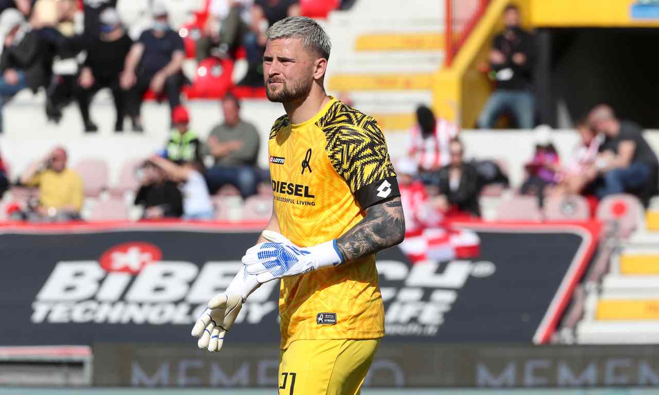 Il portiere del Napoli Nikita Contini con la maglia del Vicenza