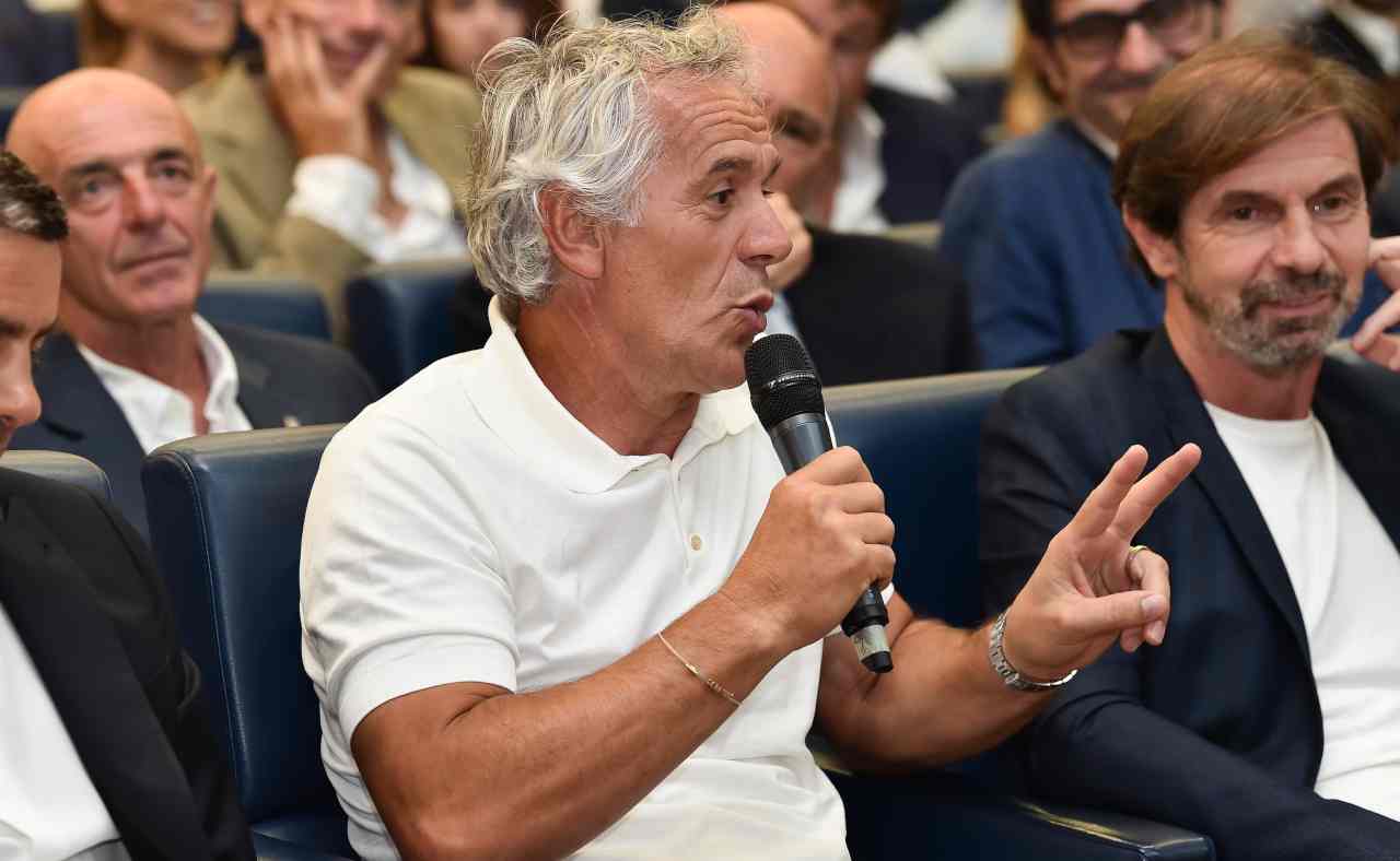 Donadoni parla al microfono