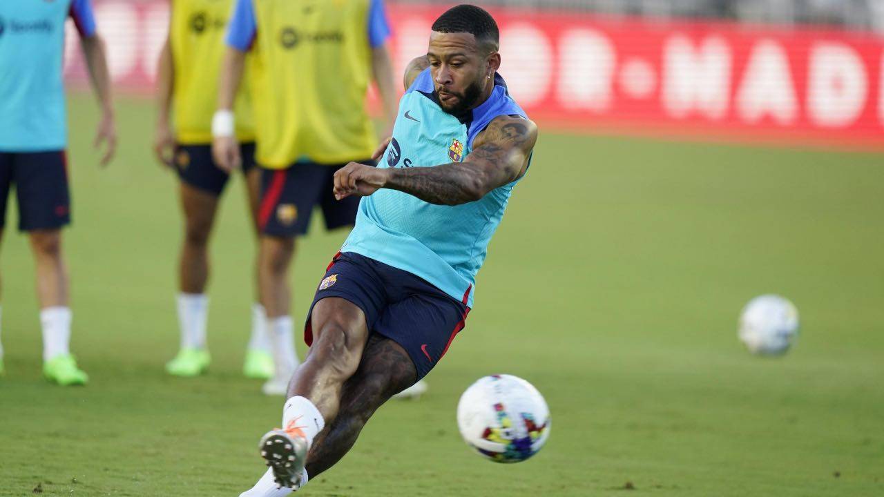 Memphis Depay in allenamento