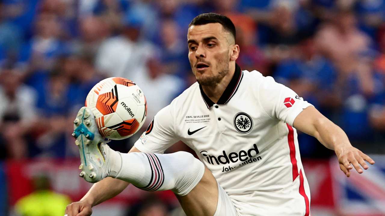 Juventus, Kostic vicino