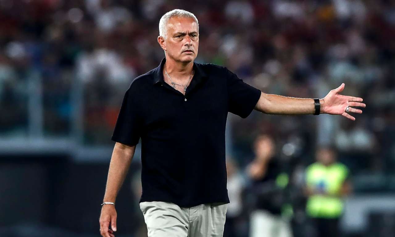 Salernitana-Roma, Mourinho a bordo campo