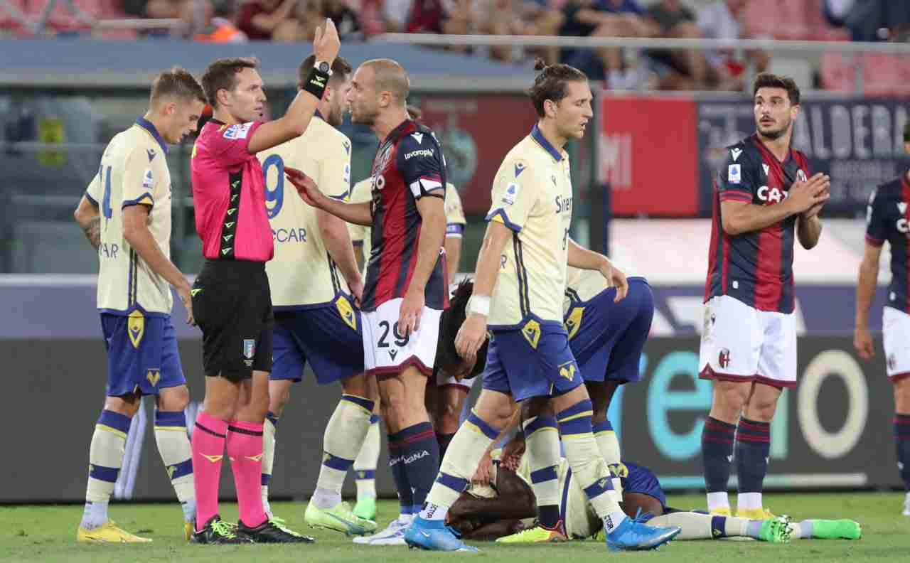 Bologna-Verona, l'arbitro espelle Orsolini