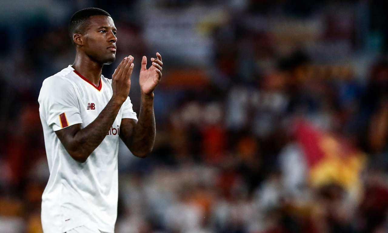 Wijnaldum applaude