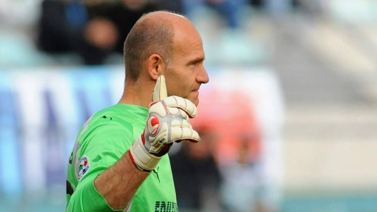 Ballotta fa segno okay con la mano