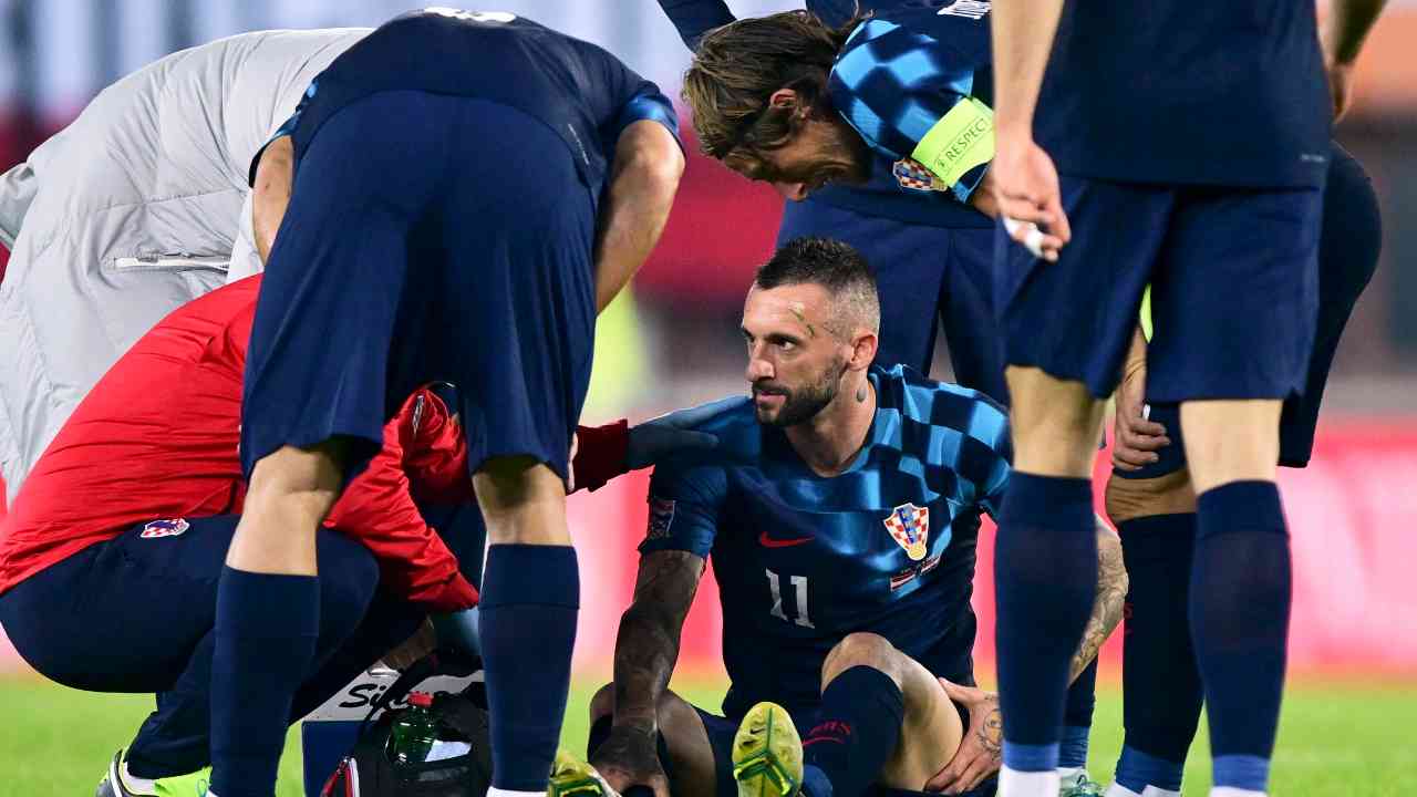 Brozovic a terra per l'infortunio Inter