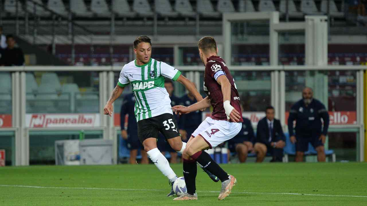 D'Andrea e Buongiorno sul pallone Torino-Sassuolo