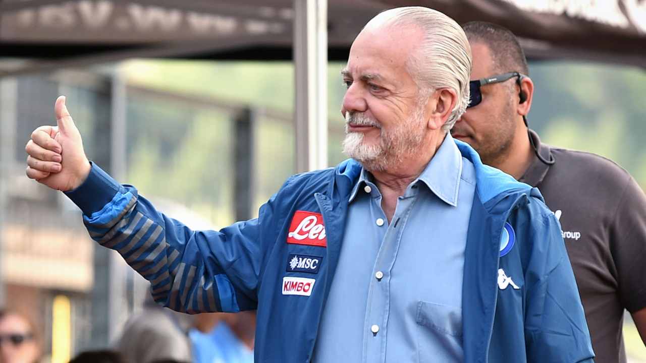 De Laurentiis fa segno okay