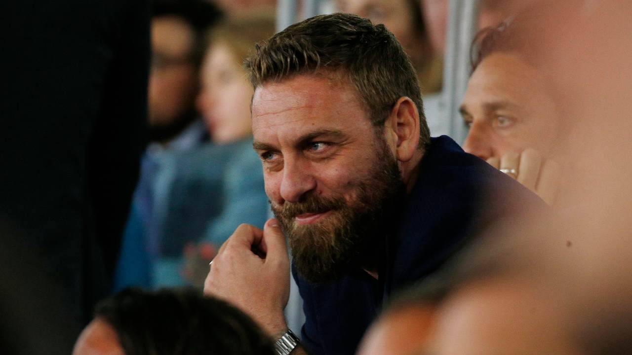 De Rossi sorride in tribuna