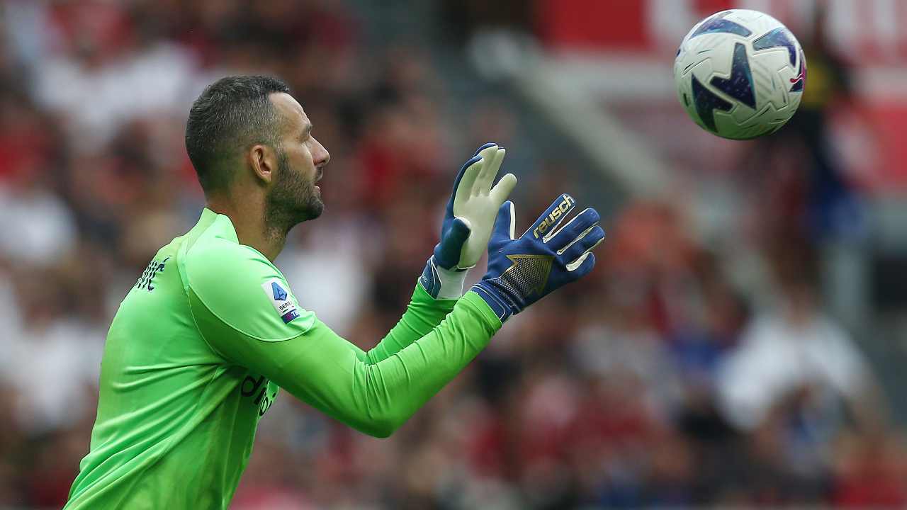 Handanovic prende il pallone Inter