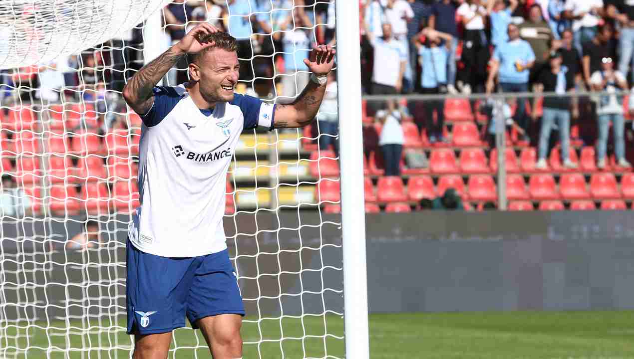 Immobile esulta in campo