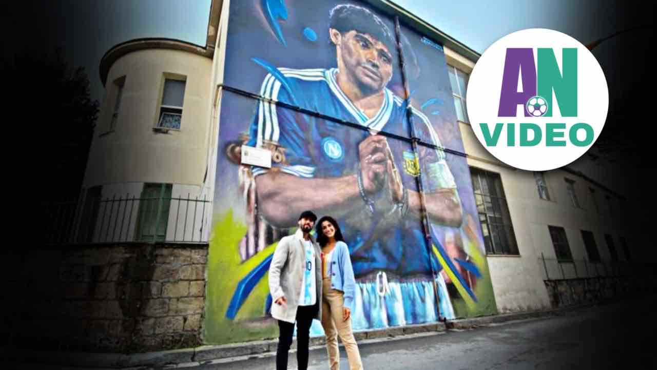 Maxi Bagnasco e Sabrina Uccello al murales di Maradona a Pompei