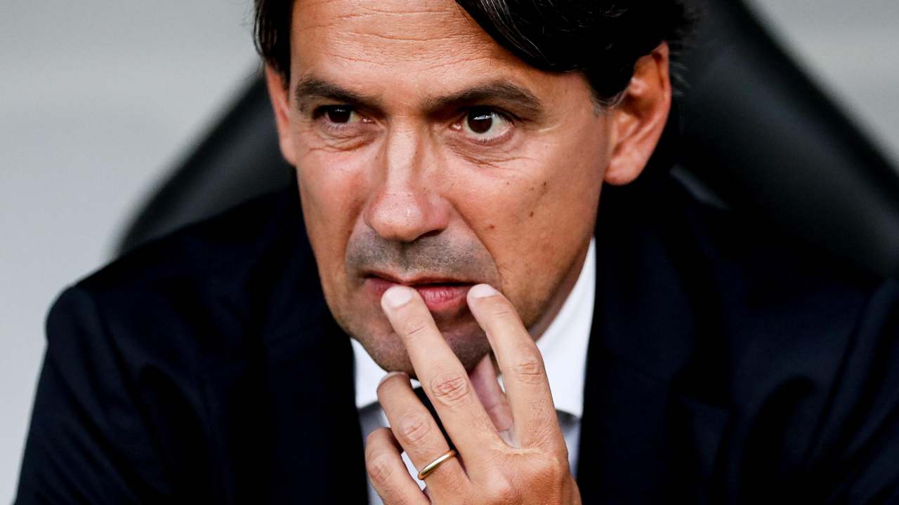 Inzaghi preoccupato in panchina Inter