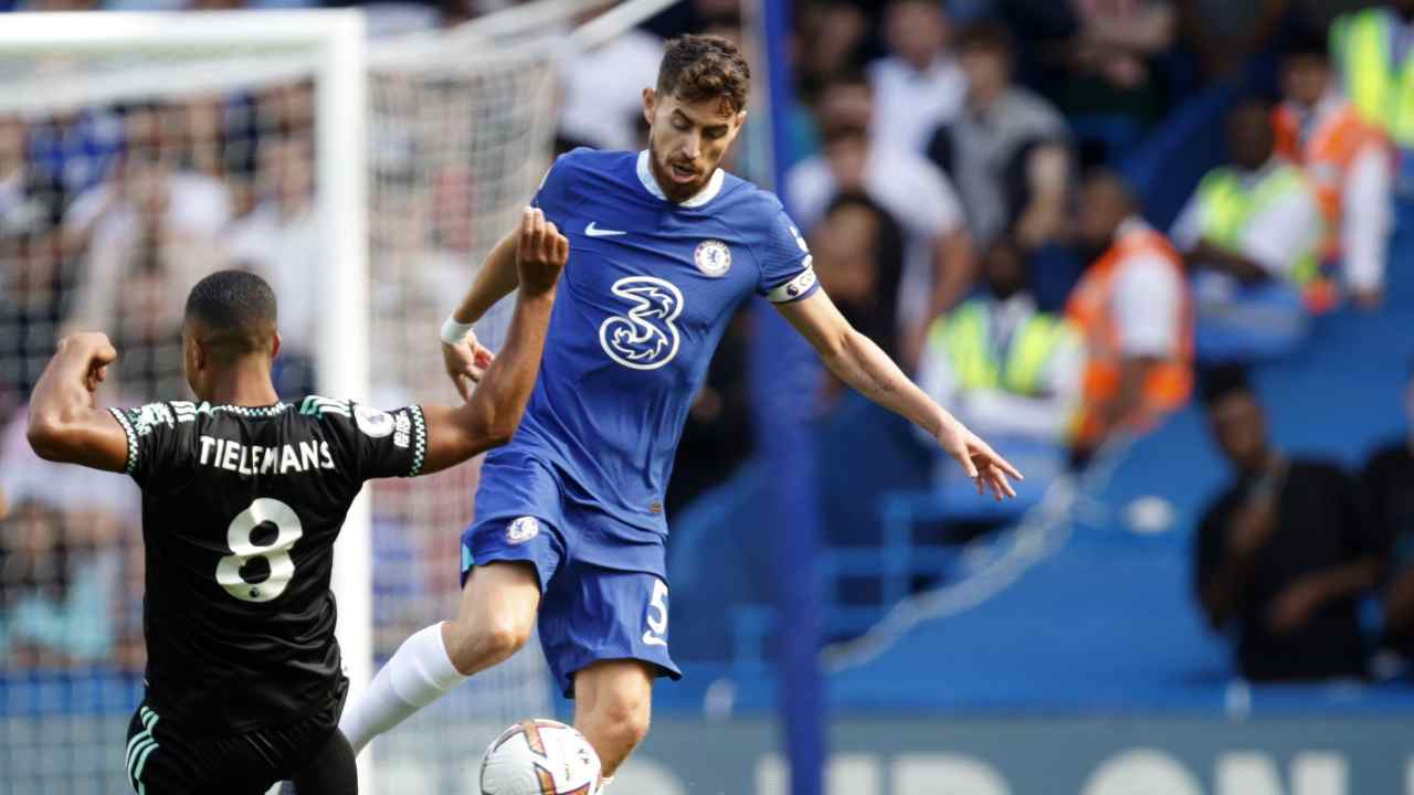 Jorginho salta avversario Chelsea 