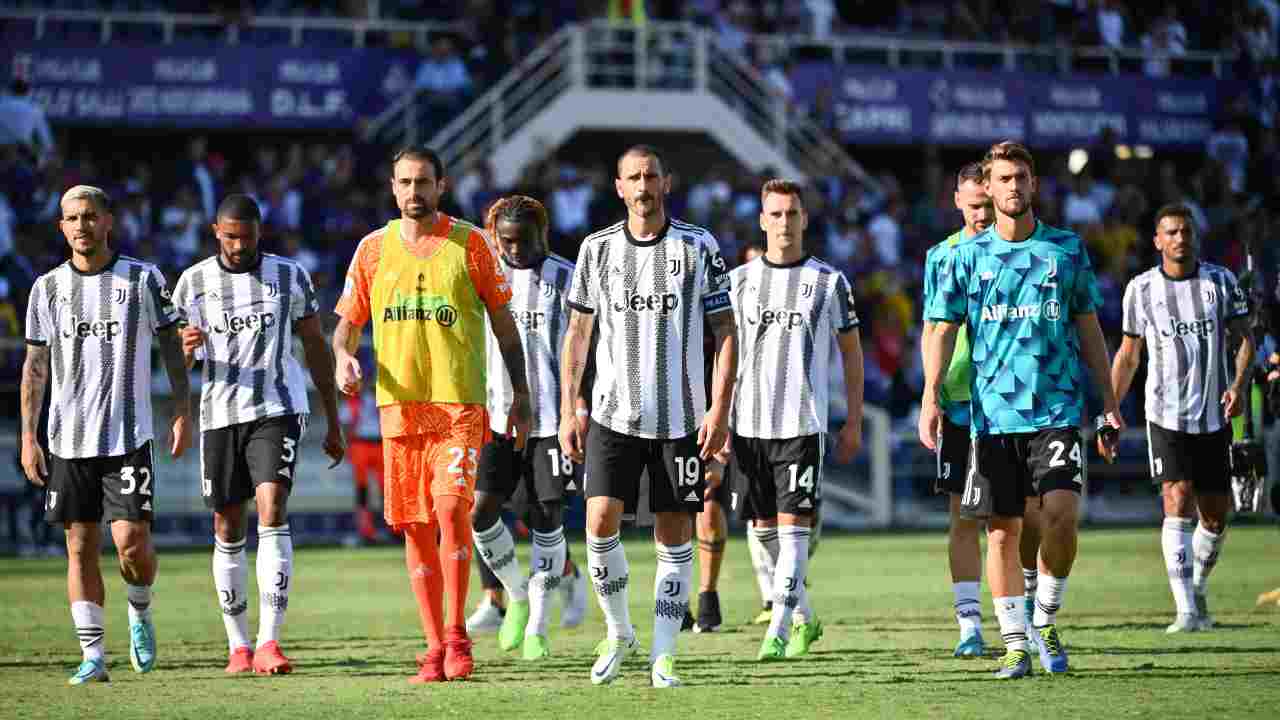 Giocatori Juve entrano in campo