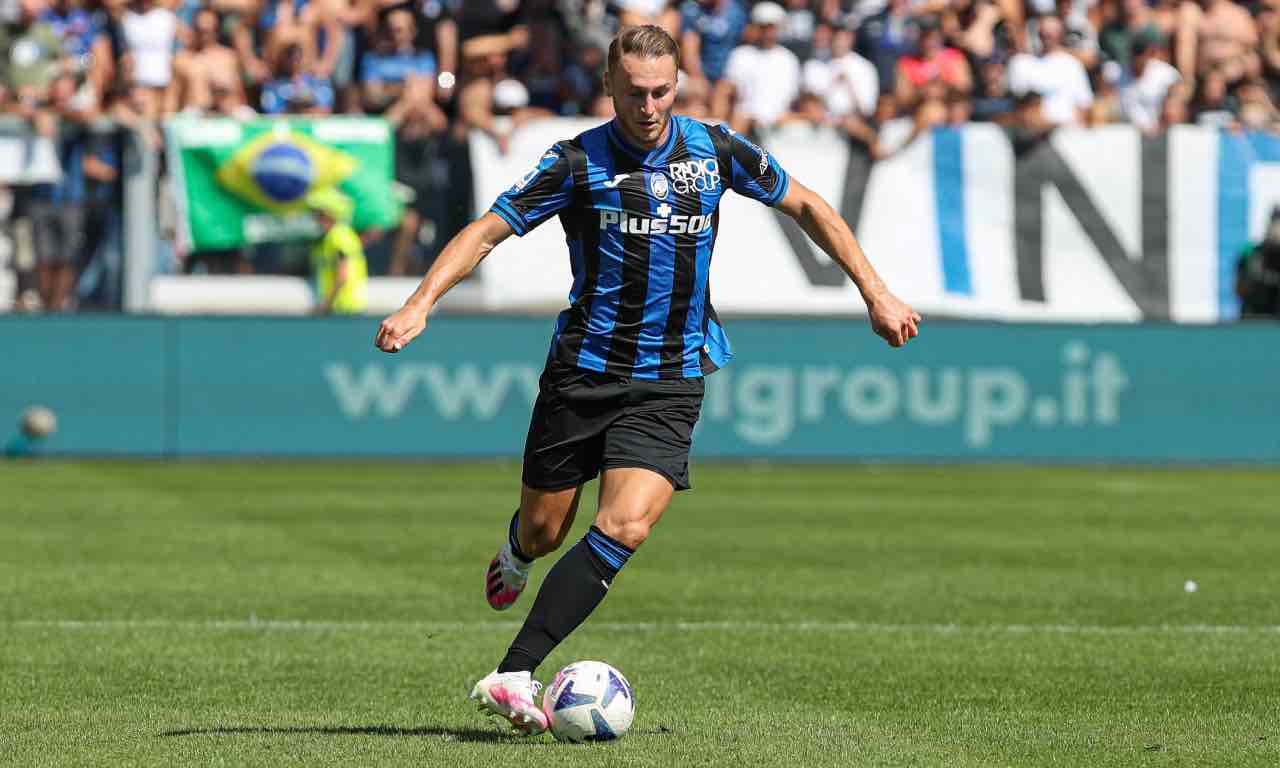 Koopmeiners in campo con l'Atalanta