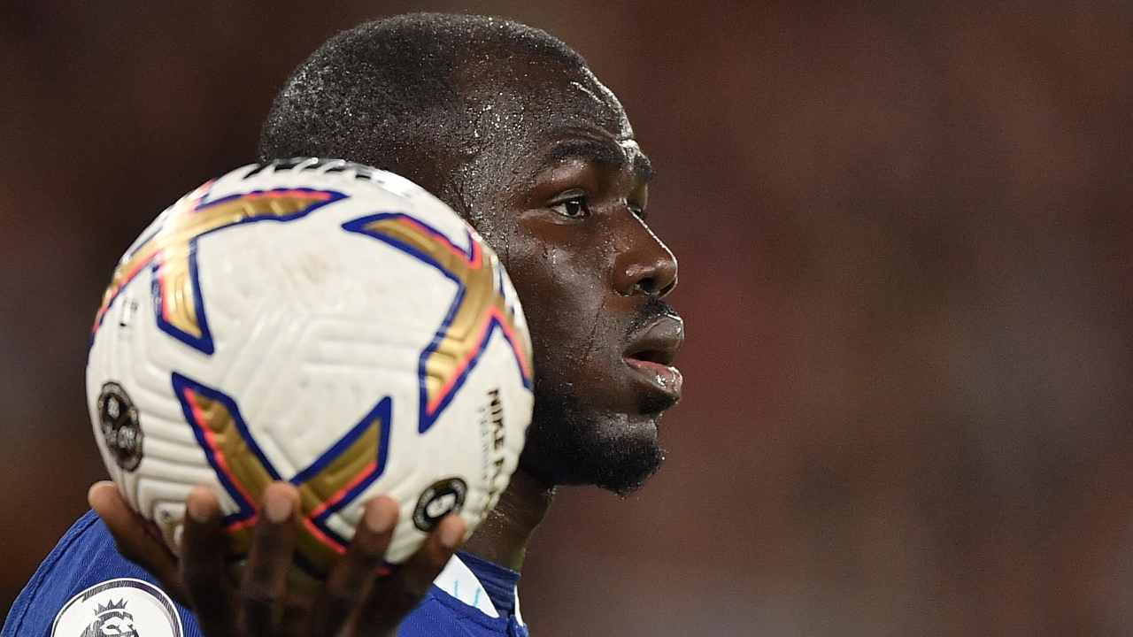 Koulibaly con il pallone in mano Chelsea