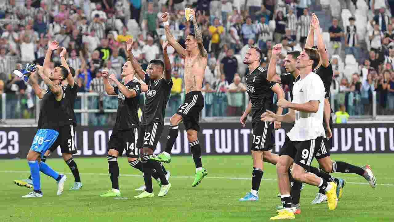 La Juventus festeggia dopo la vittoria con lo Spezia 