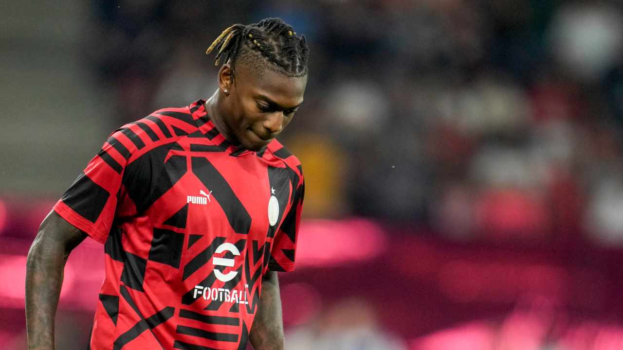 Leao durante il riscaldamento Milan 