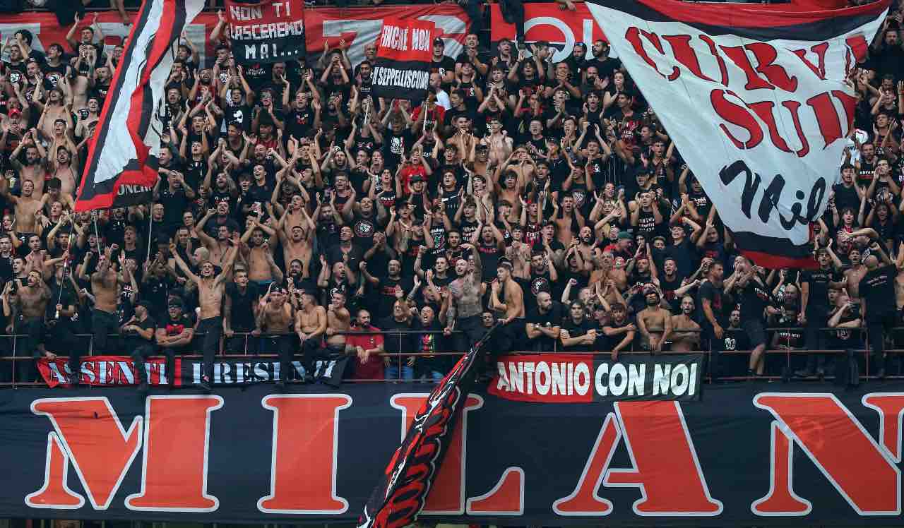 Tifosi del Milan sugli spalti