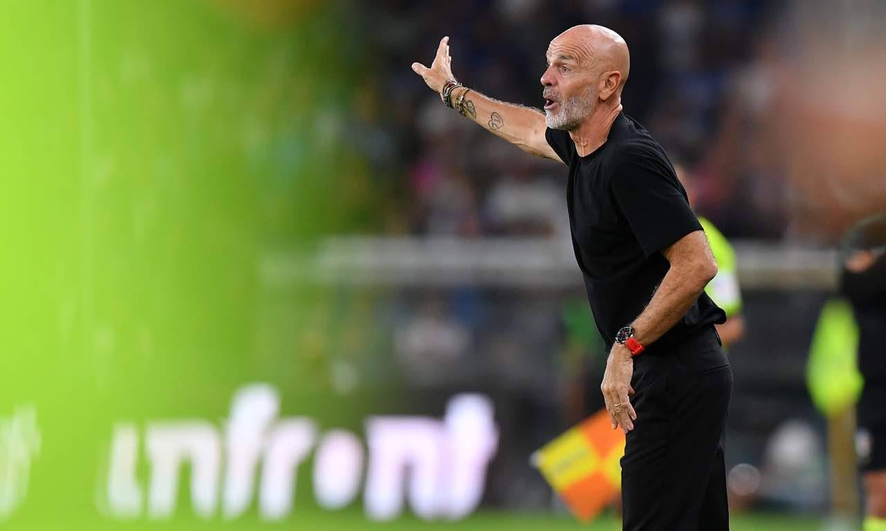 Pioli dà indicazioni alla squadra 