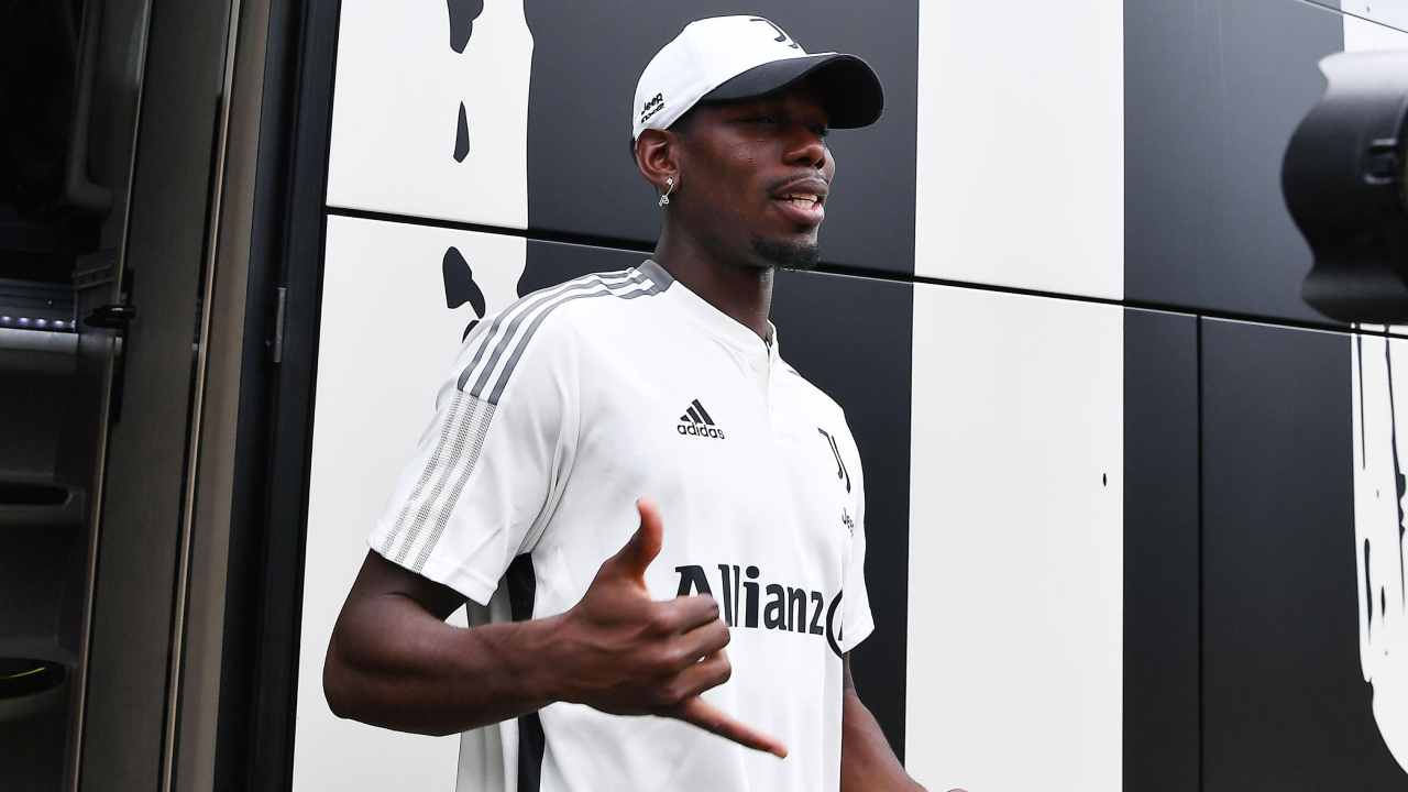 Paul Pogba sorridente, il centrocampista vede il rientro 