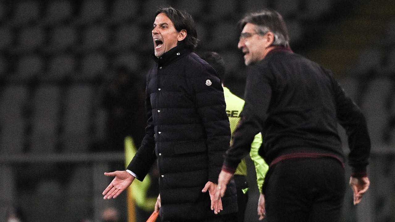 Inzaghi e Juric si rivolgono ai giocatori in campo