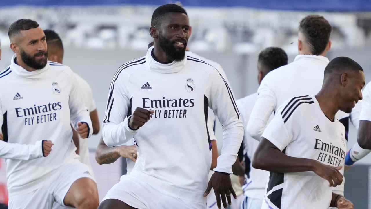 Rudiger durante il riscaldamento