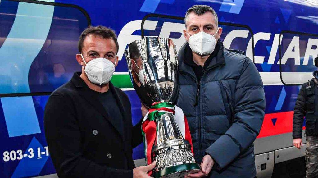 Del Piero e Vieri posano con la Supercoppa Italiana