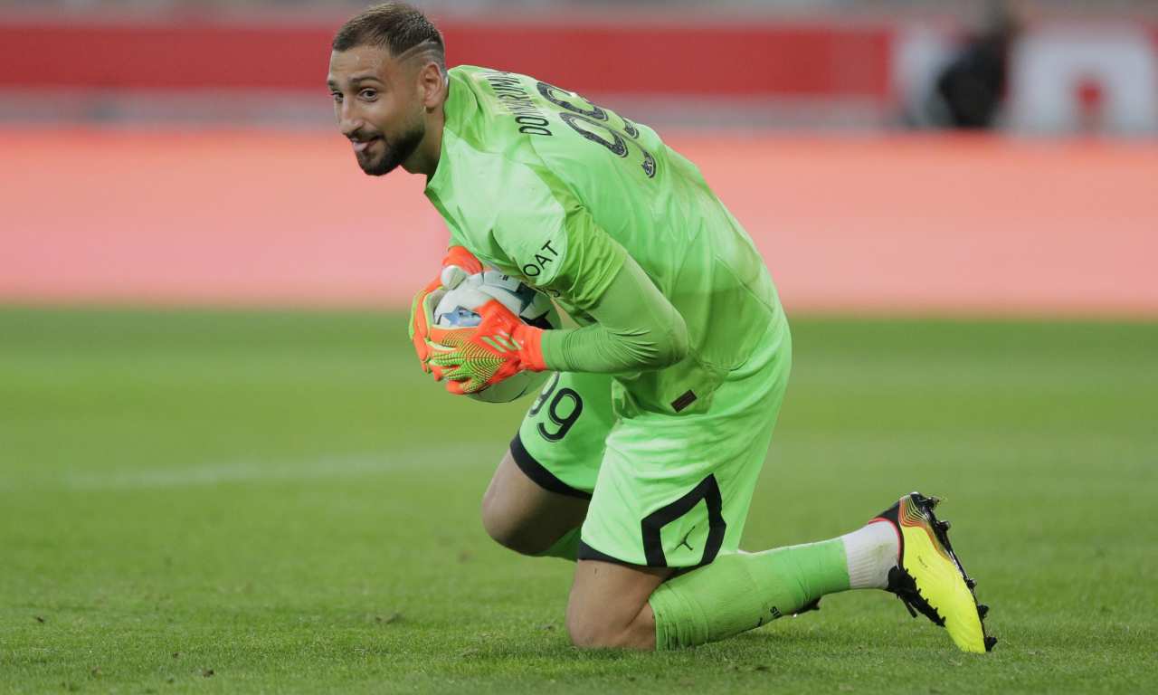 Donnarumma con il pallone 