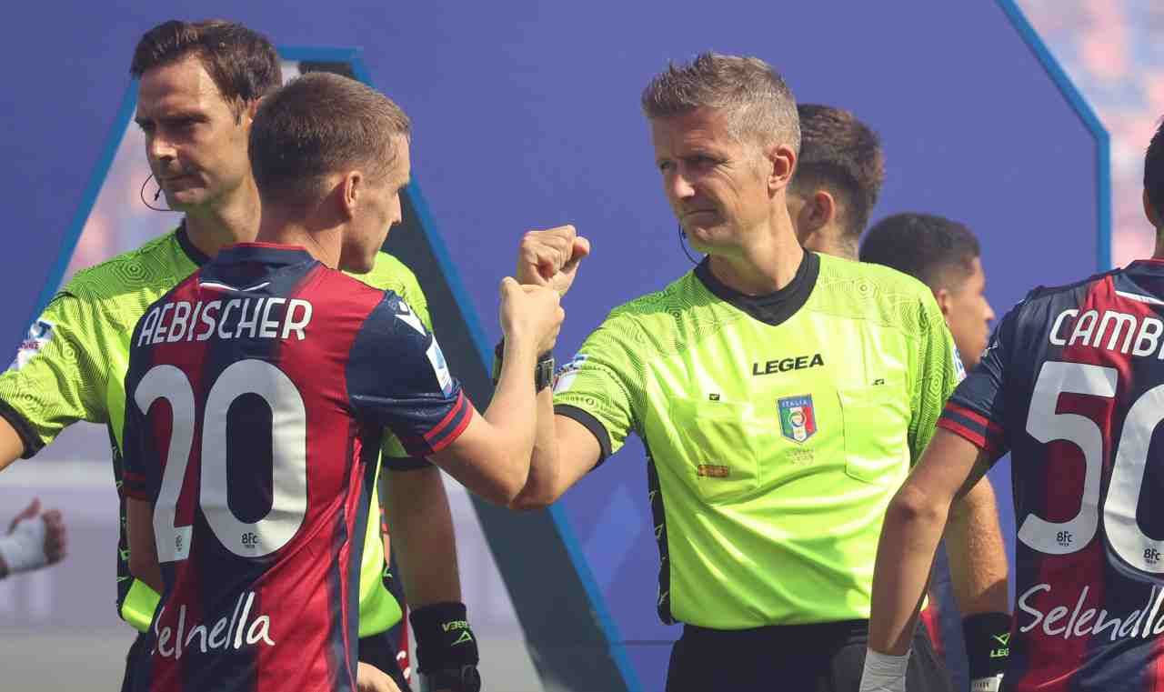 Bologna-Fiorentina, Orsato saluta i calciatori
