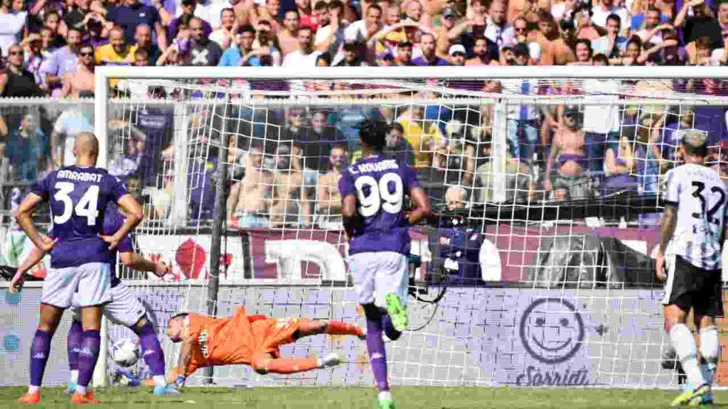 Perin pare il rigore in Fiorentina-Juventus
