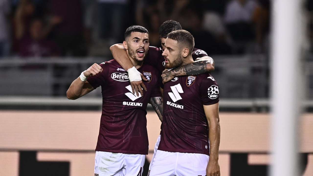 Il Torino festeggia dopo un gol