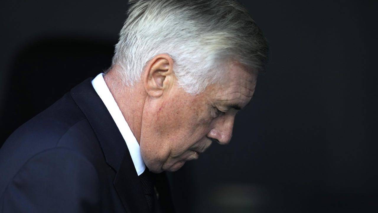 Carlo Ancelotti triste