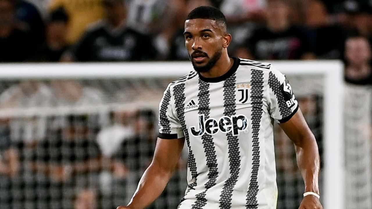 Bremer in azione con la maglia della Juve