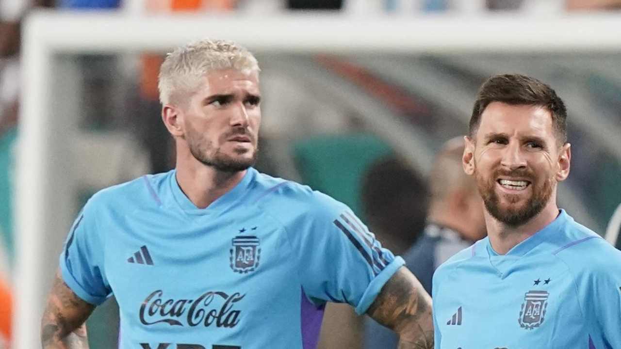 De Paul concentrato al fianco di Messi