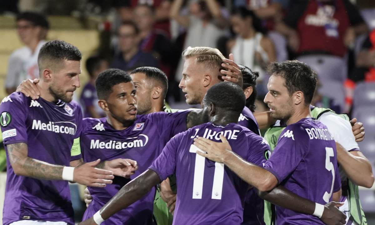 La Fiorentina festeggia dopo un gol