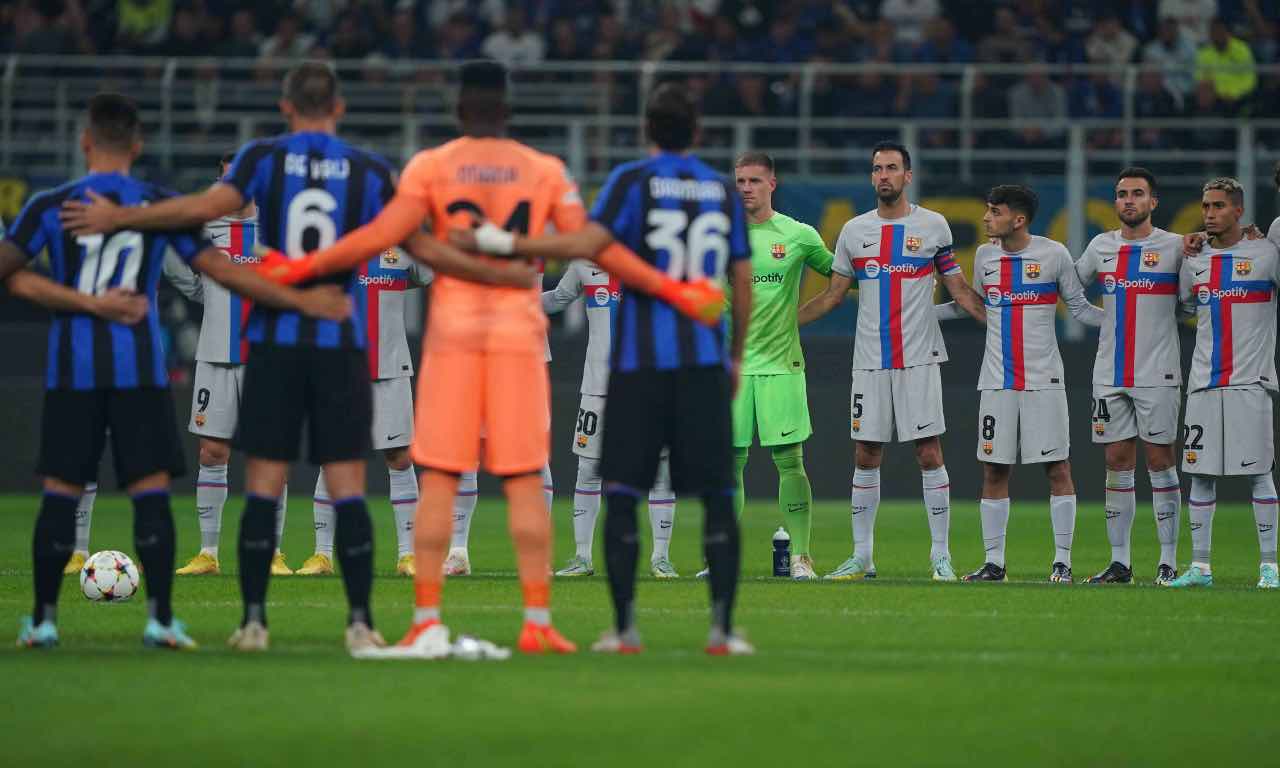 Giocatori dell'Inter abbracciati