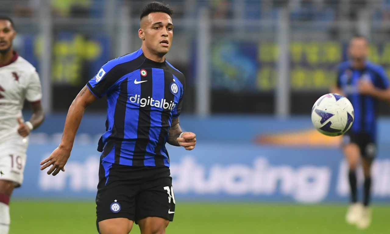 Lautaro Martinez in campo con l'Inter