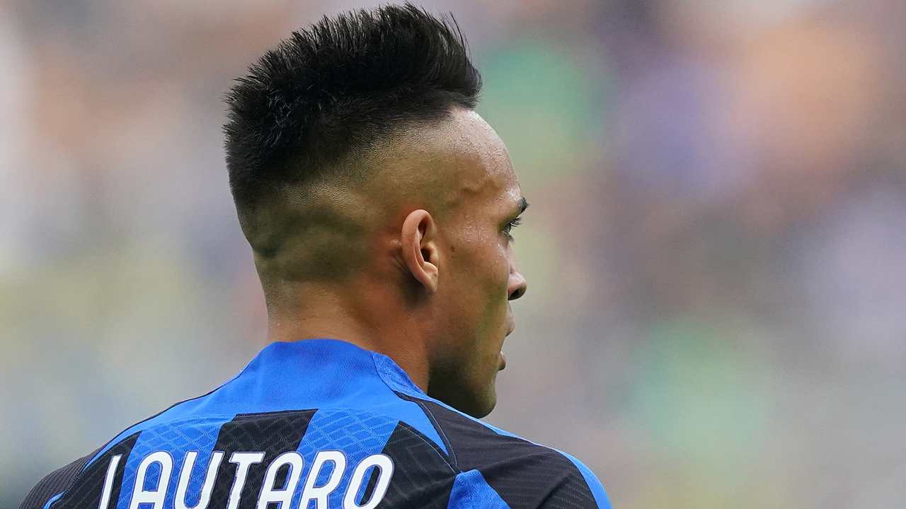 Lautaro Martinez in campo con l’Inter 