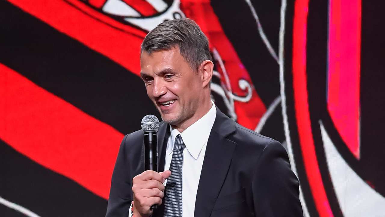 Maldini felice al microfono Milan