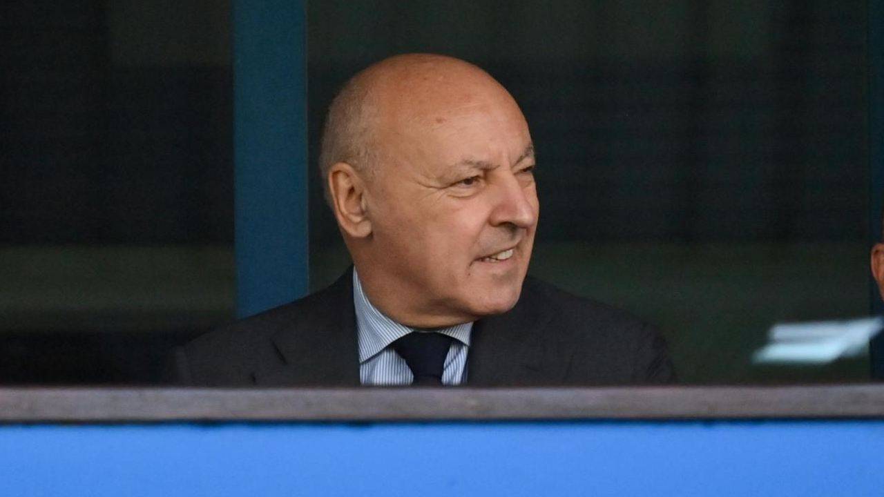 Marotta concentrato in tribuna Inter