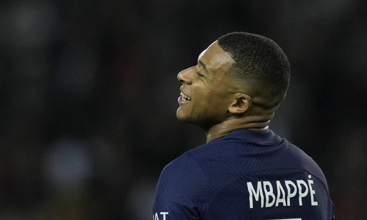 Mbappé pensieroso 